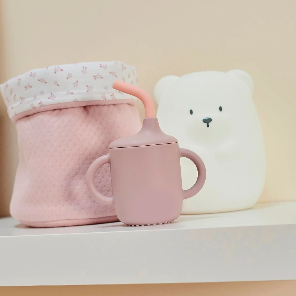 NATTOU Gobelet Avec Paille Rose Silicone 4 NATTOU Gobelet Avec Paille Rose Silicone – Image 2